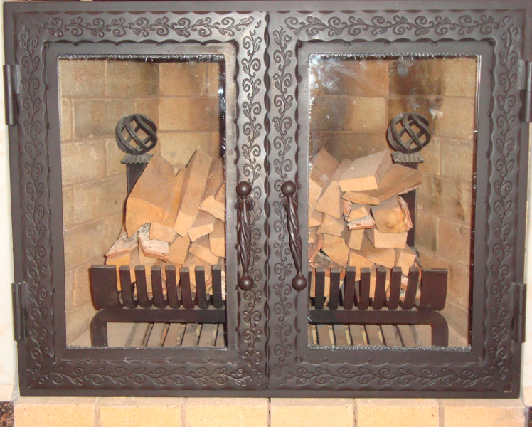 Каминная дверь с покрытием под бронзу фото в Омске